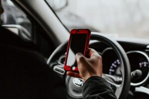 how to prevent distracted driving